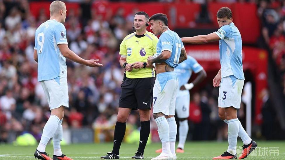 韦伯:B费应该被出示黄牌,他的动作更像挑衅而非暴力